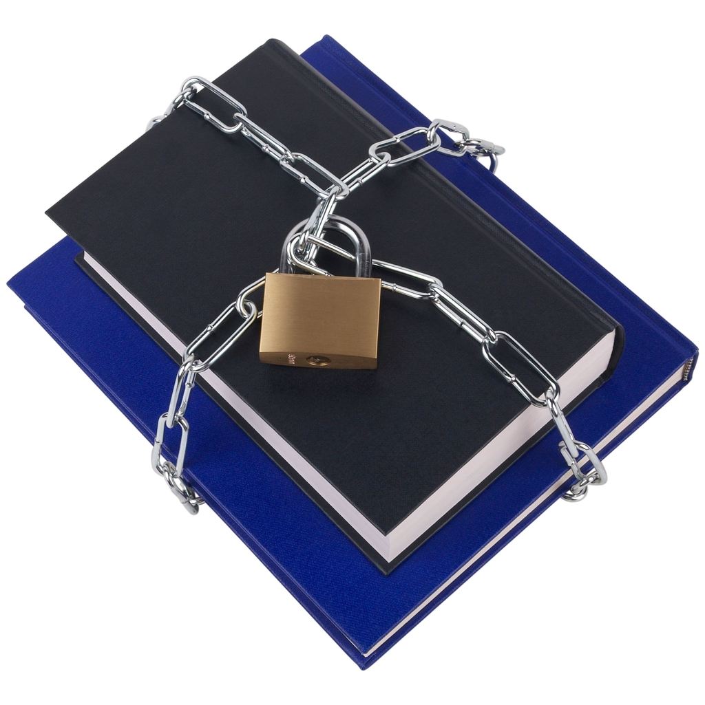 bestseller-books-lock-chain-22637000